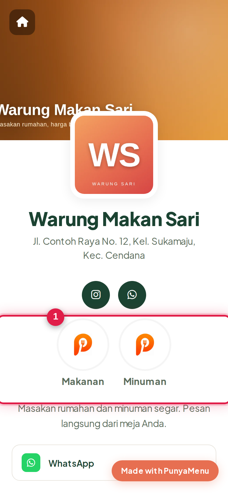 Pelanggan membuka menu